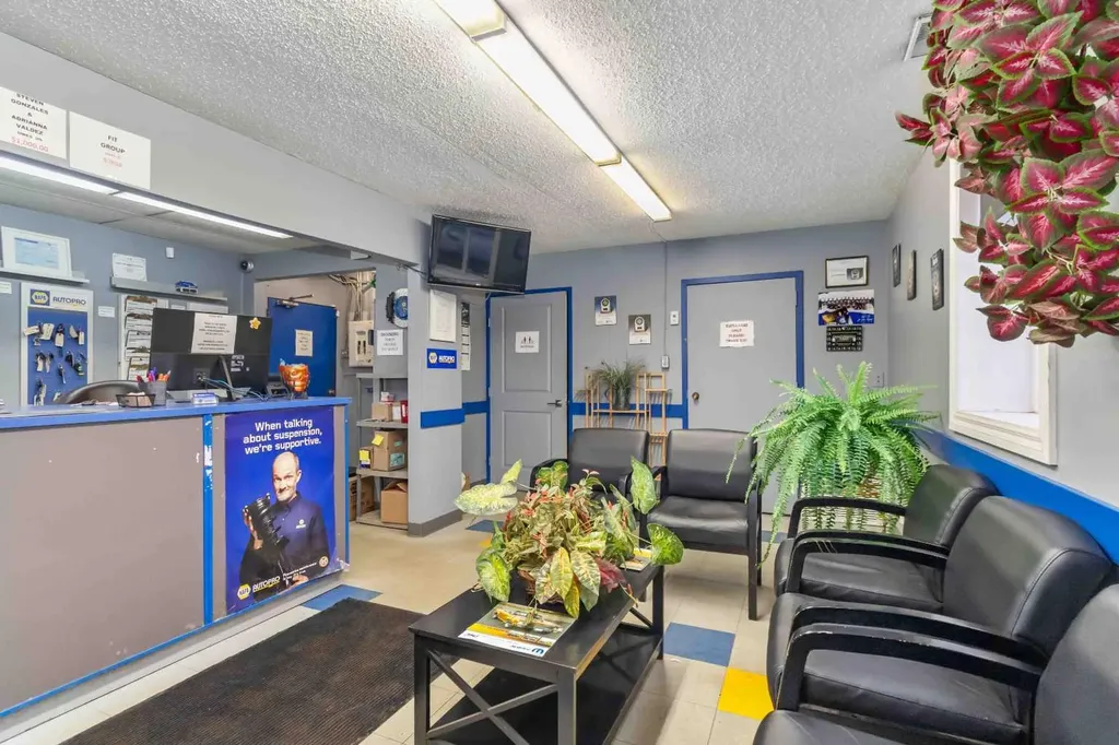 8102 Manning Avenue Fort Mcmurray AB T9H 1V7