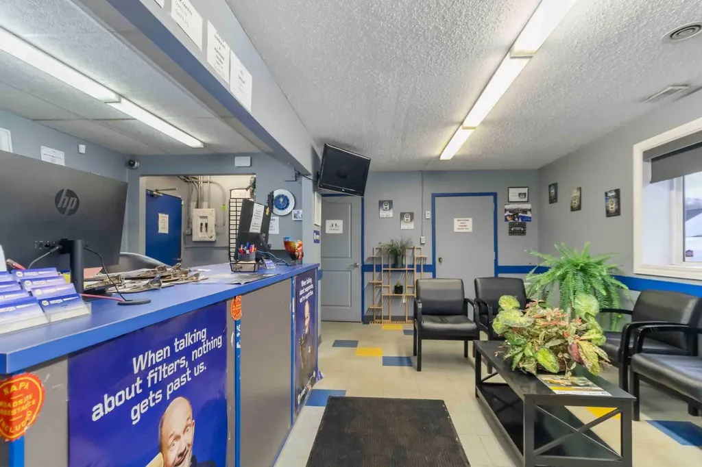 8102 Manning Avenue Fort Mcmurray AB T9H 1V7