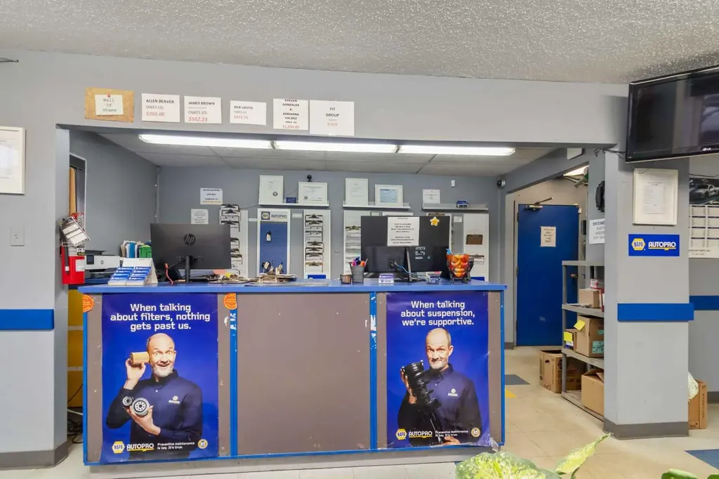 8102 Manning Avenue Fort Mcmurray AB T9H 1V7
