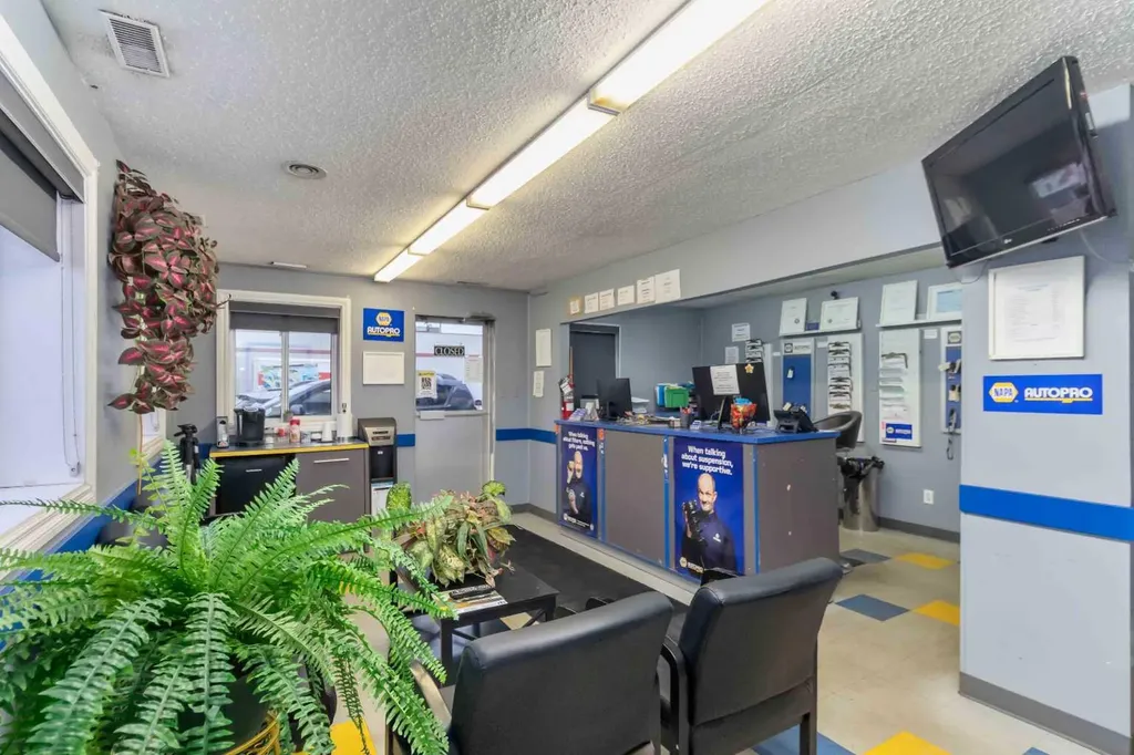 8102 Manning Avenue Fort Mcmurray AB T9H 1V7