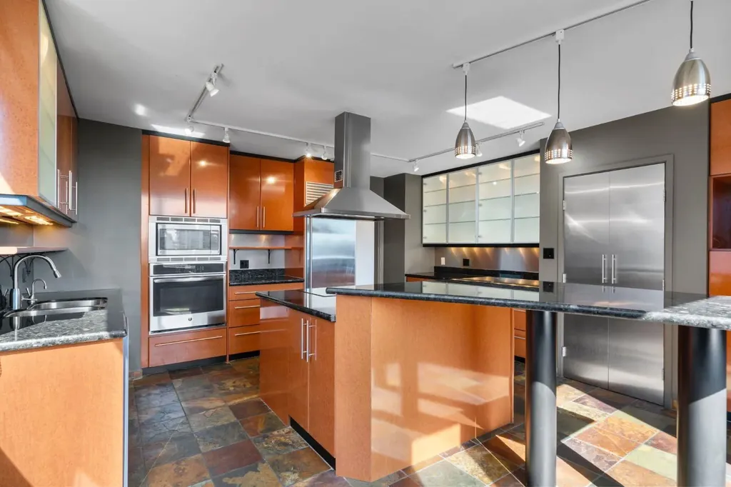 500 Eau Claire Avenue SW Calgary AB T2P 3R8