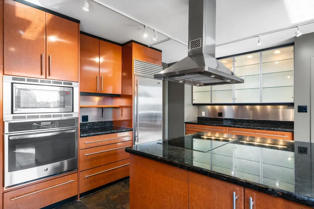 500 Eau Claire Avenue SW Calgary AB T2P 3R8