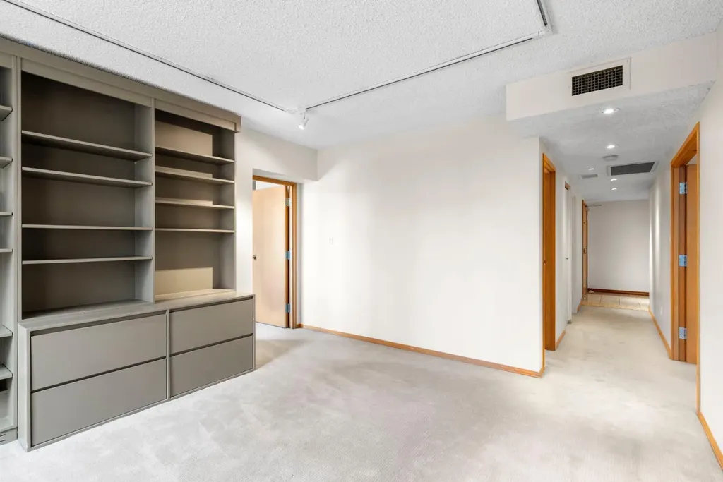 500 Eau Claire Avenue SW Calgary AB T2P 3R8