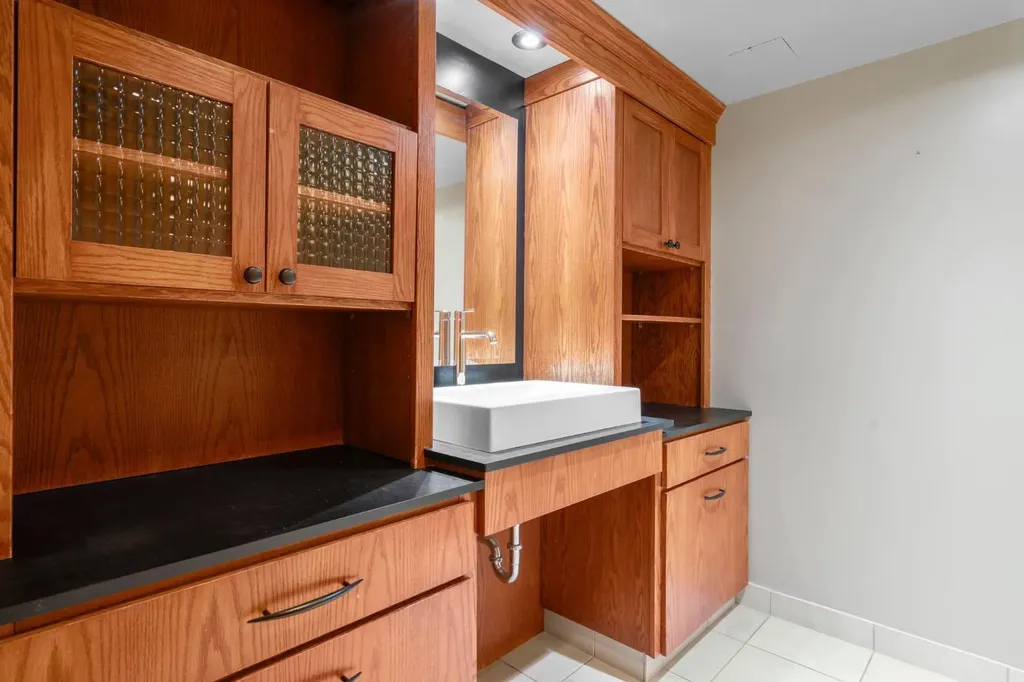 500 Eau Claire Avenue SW Calgary AB T2P 3R8