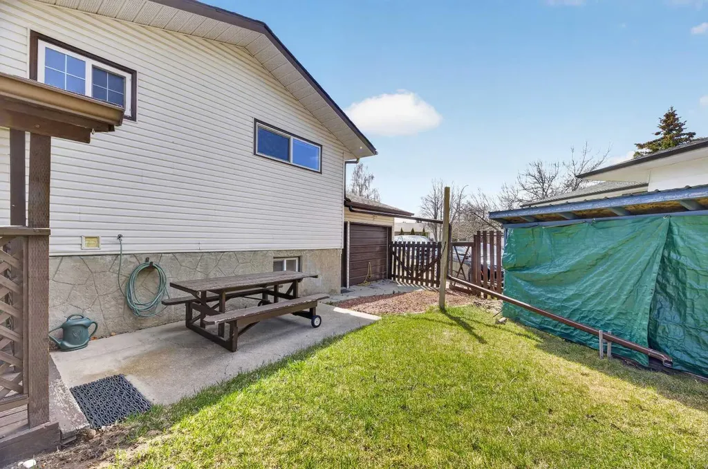 11 Westhill Crescent Didsbury AB T0M 0W0