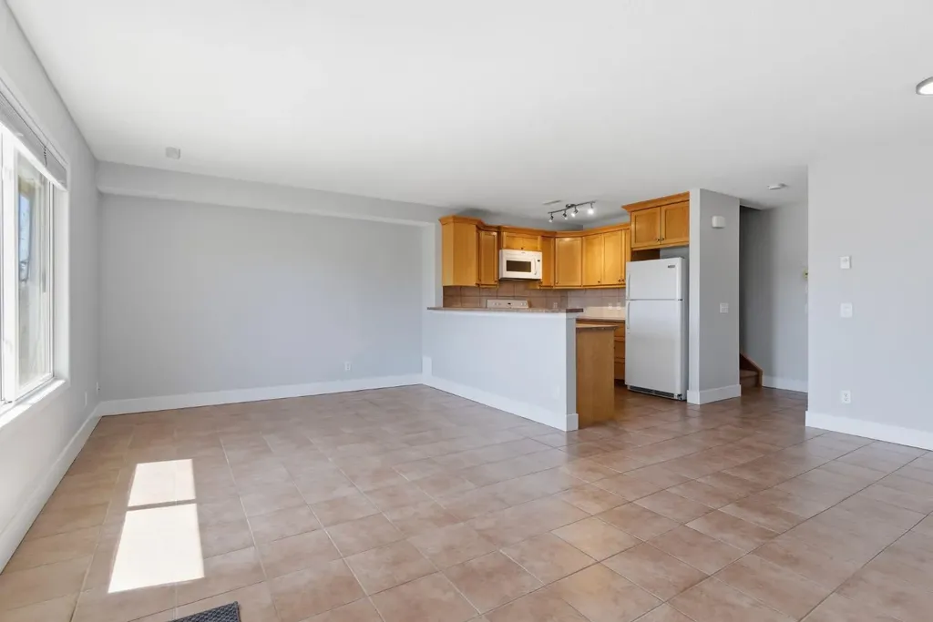 323 Fourth Avenue Strathmore AB T1P 1B5