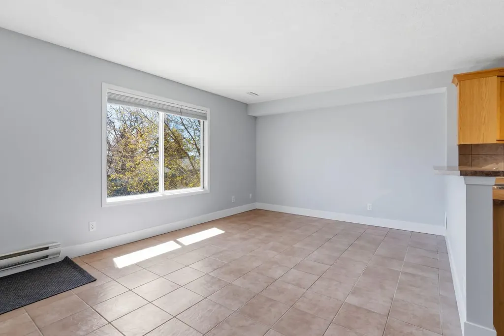 323 Fourth Avenue Strathmore AB T1P 1B5