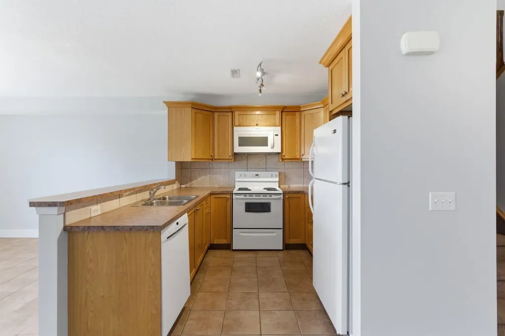 323 Fourth Avenue Strathmore AB T1P 1B5