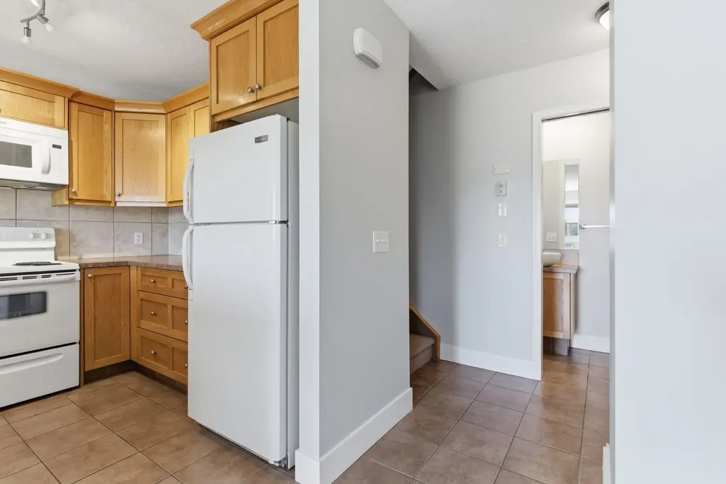 323 Fourth Avenue Strathmore AB T1P 1B5