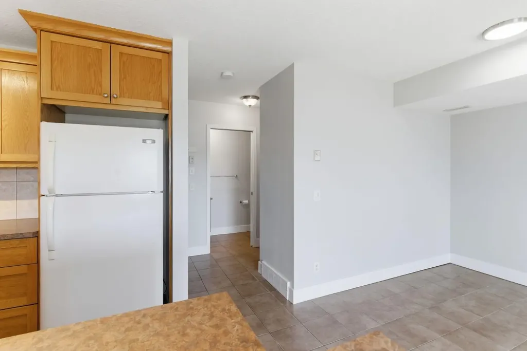 323 Fourth Avenue Strathmore AB T1P 1B5