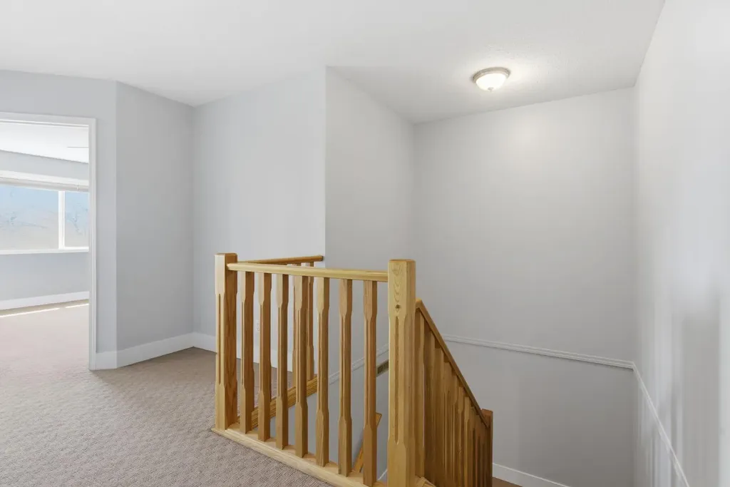 323 Fourth Avenue Strathmore AB T1P 1B5