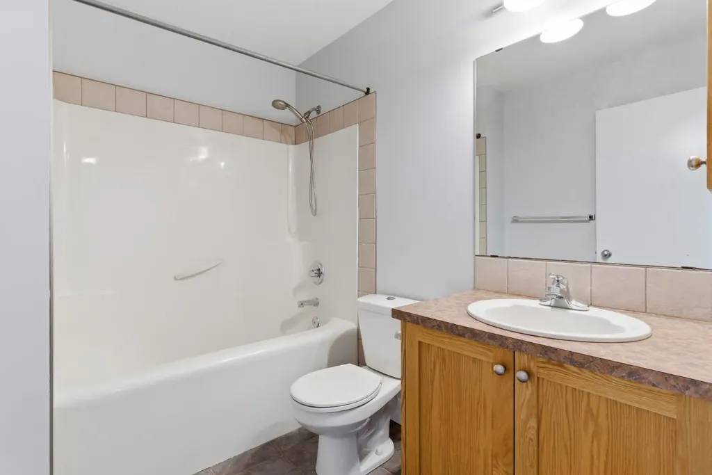 323 Fourth Avenue Strathmore AB T1P 1B5