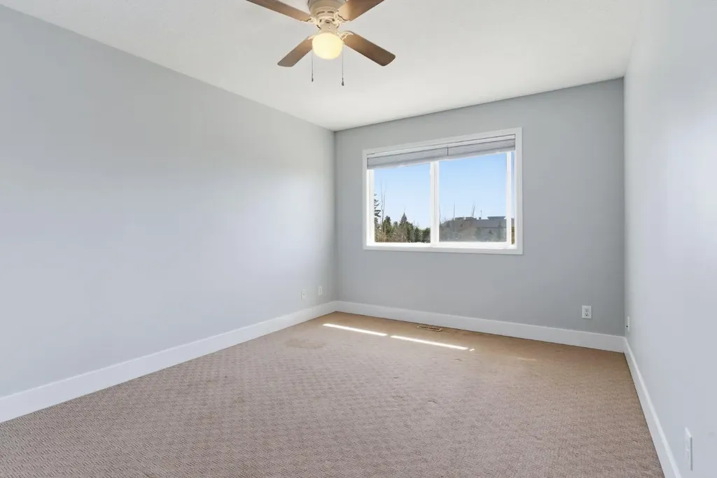 323 Fourth Avenue Strathmore AB T1P 1B5