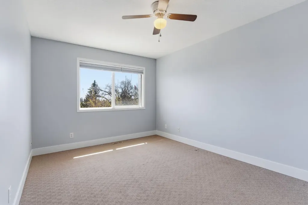 323 Fourth Avenue Strathmore AB T1P 1B5