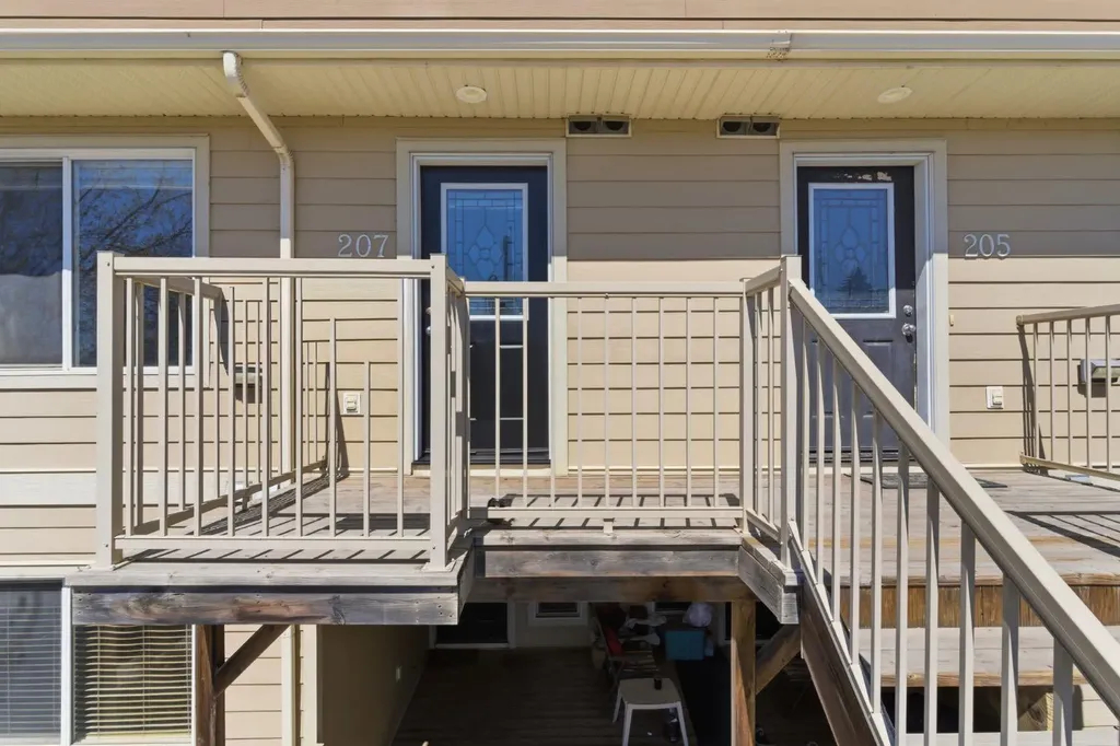 323 Fourth Avenue Strathmore AB T1P 1B5