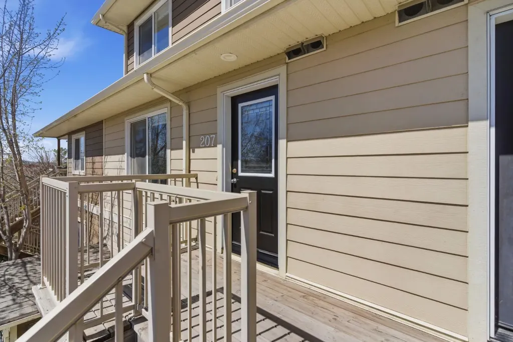 323 Fourth Avenue Strathmore AB T1P 1B5