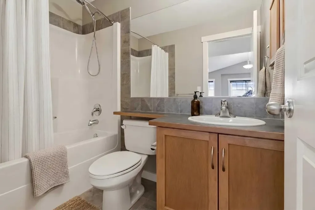 327 Panamount Point NW Calgary AB T3K 0H6