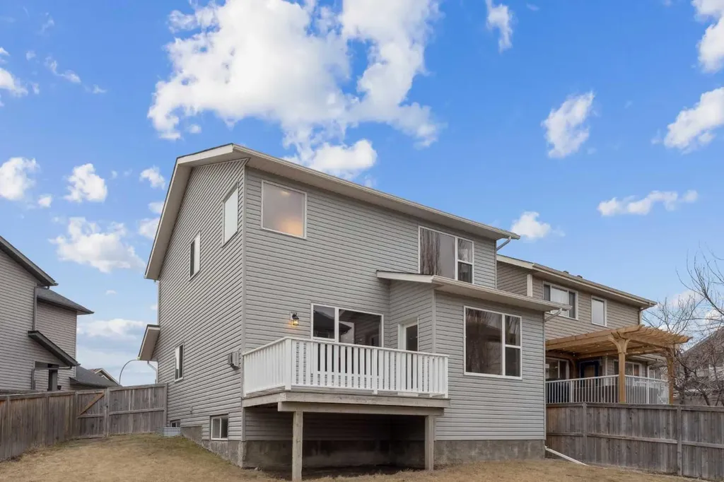 327 Panamount Point NW Calgary AB T3K 0H6