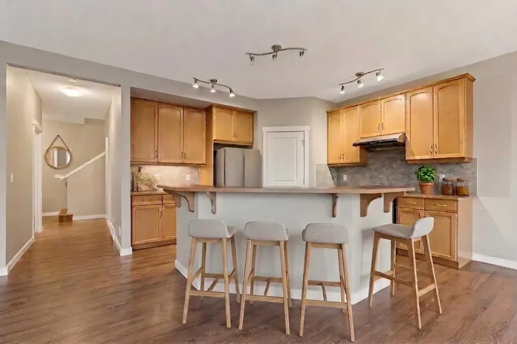 327 Panamount Point NW Calgary AB T3K 0H6