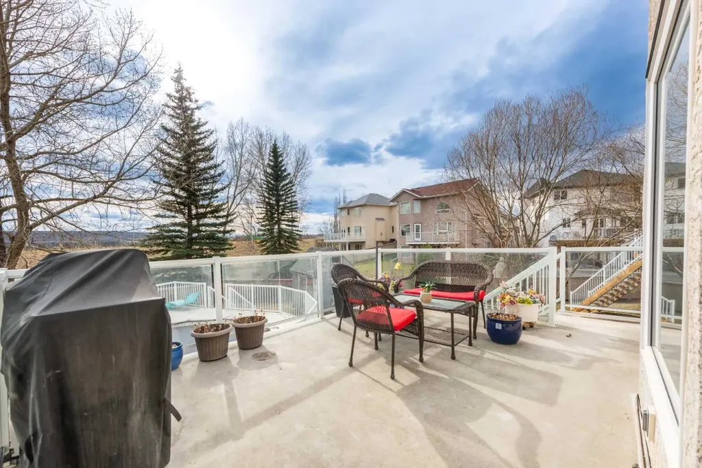 230 Sierra Nevada Place SW Calgary AB T3H 3M9