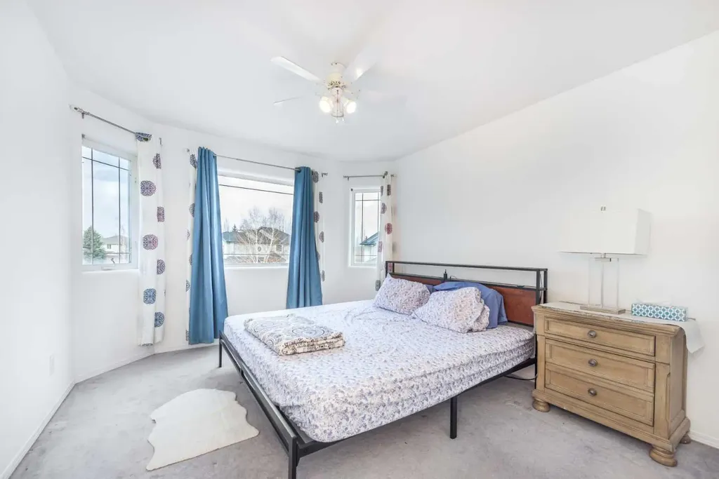 230 Sierra Nevada Place SW Calgary AB T3H 3M9
