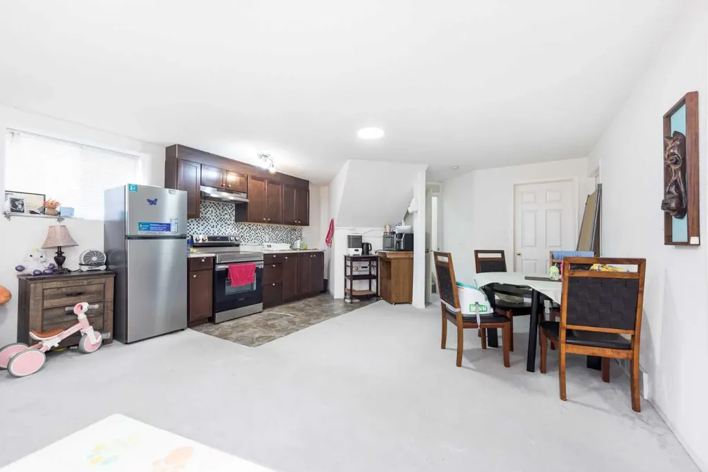 230 Sierra Nevada Place SW Calgary AB T3H 3M9
