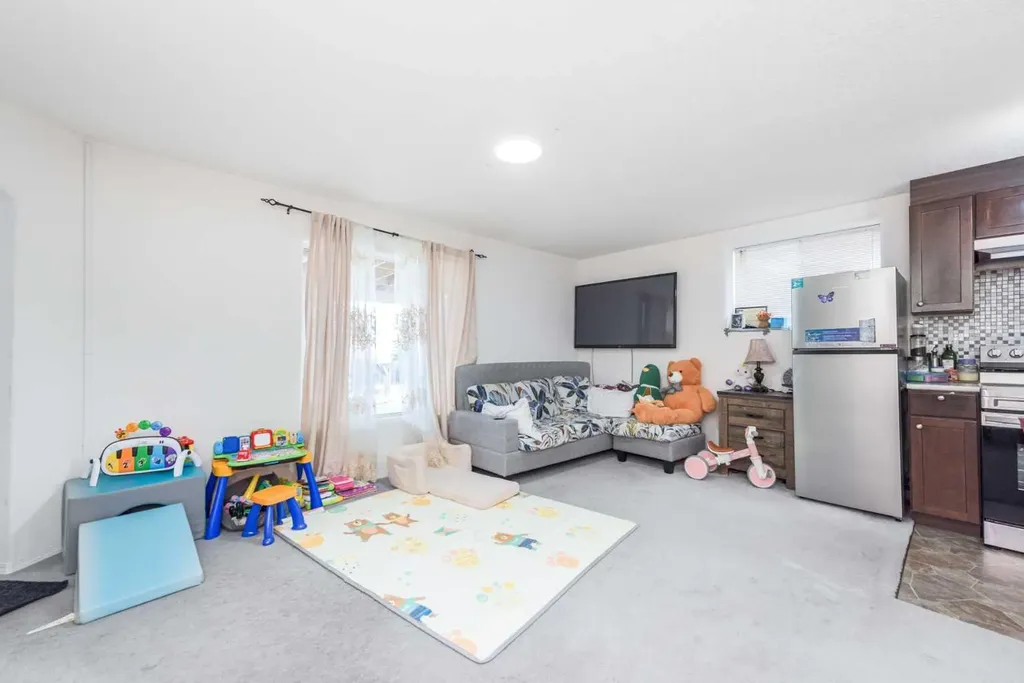 230 Sierra Nevada Place SW Calgary AB T3H 3M9
