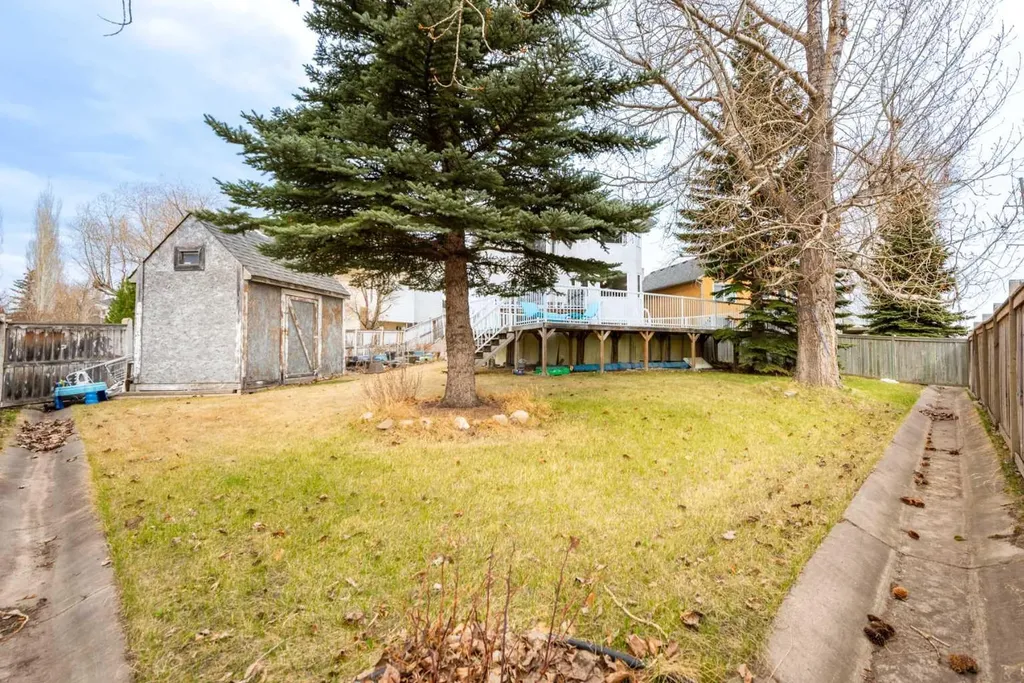 230 Sierra Nevada Place SW Calgary AB T3H 3M9