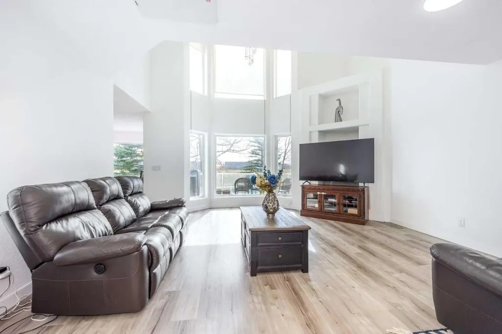230 Sierra Nevada Place SW Calgary AB T3H 3M9