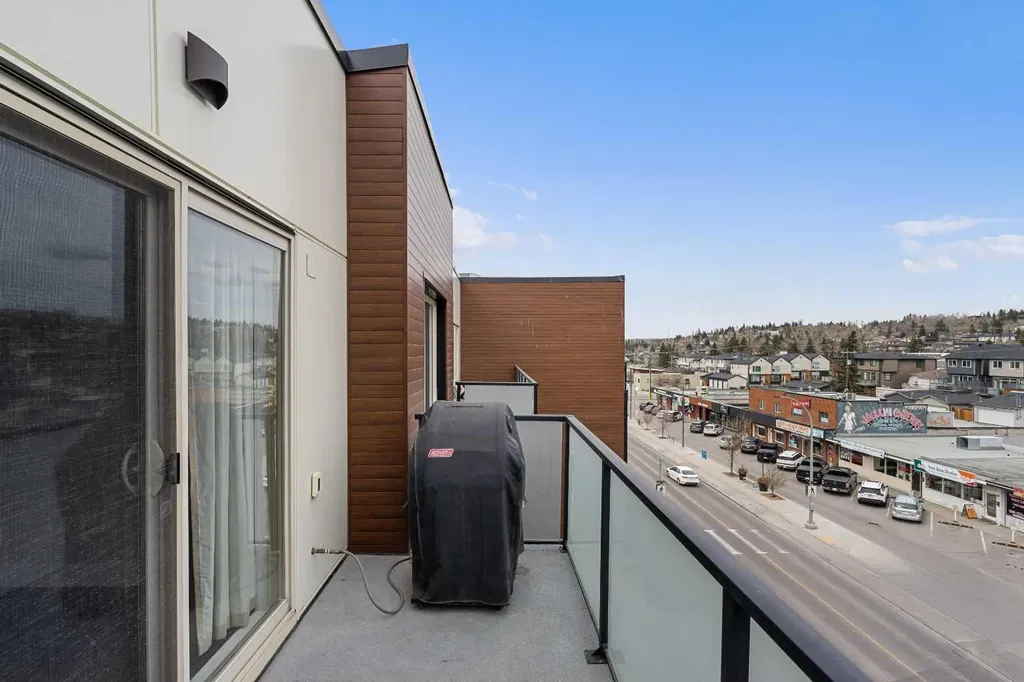 1899 45 Street NW Calgary AB T3B 0B2
