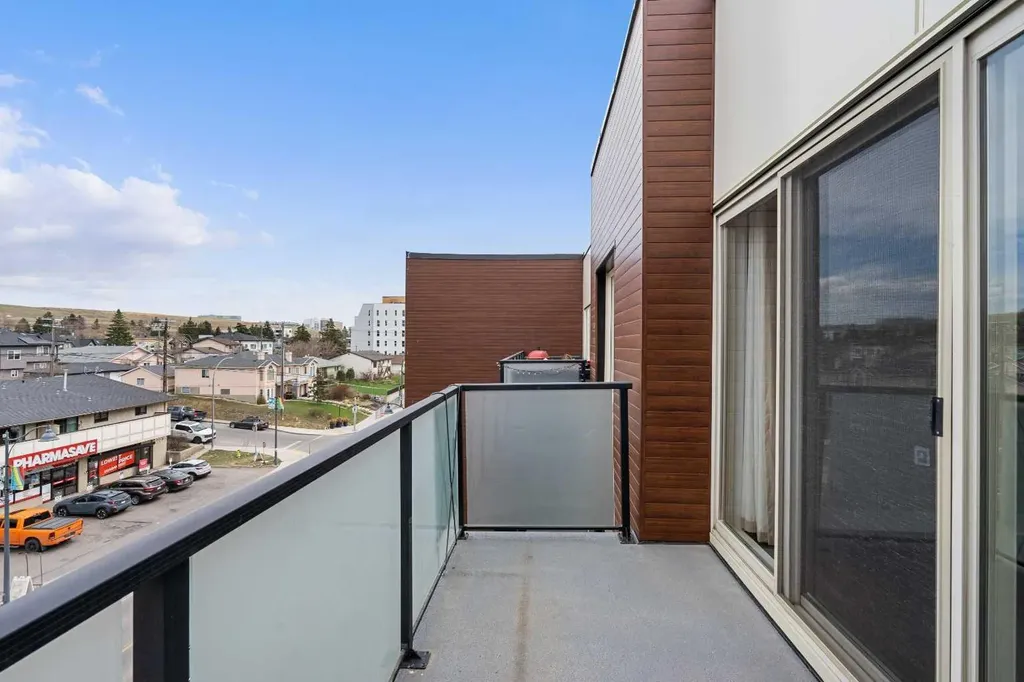 1899 45 Street NW Calgary AB T3B 0B2