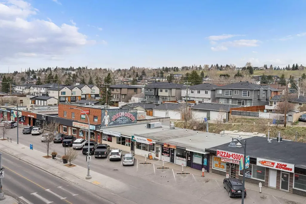 1899 45 Street NW Calgary AB T3B 0B2