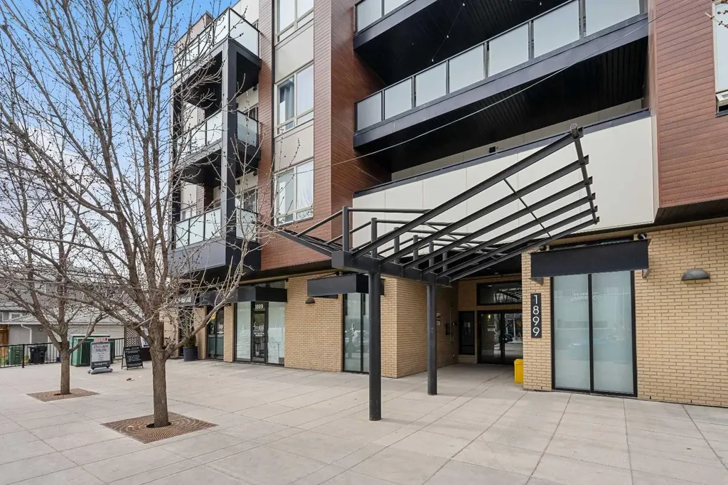 1899 45 Street NW Calgary AB T3B 0B2