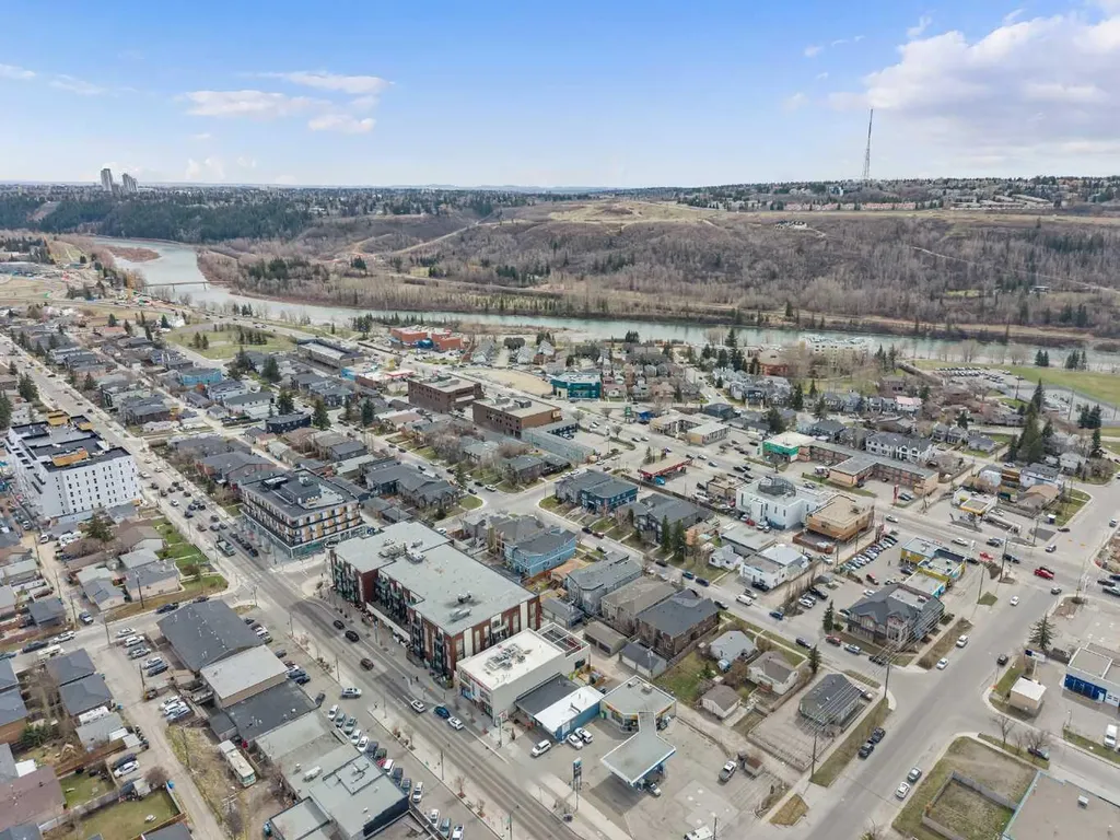 1899 45 Street NW Calgary AB T3B 0B2