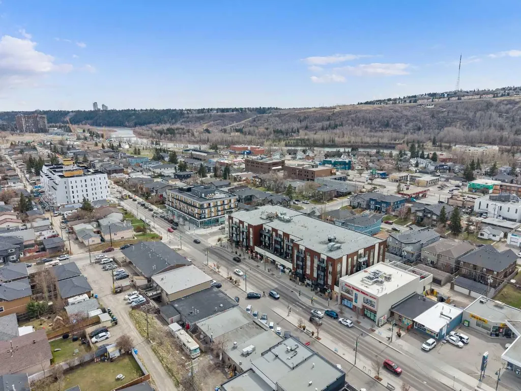 1899 45 Street NW Calgary AB T3B 0B2