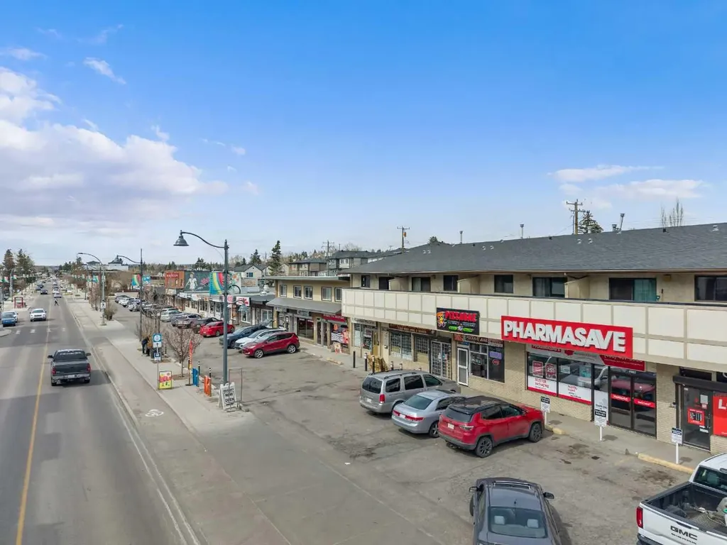 1899 45 Street NW Calgary AB T3B 0B2