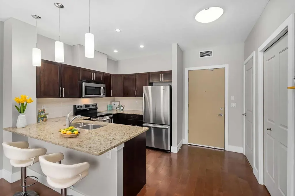 1899 45 Street NW Calgary AB T3B 0B2
