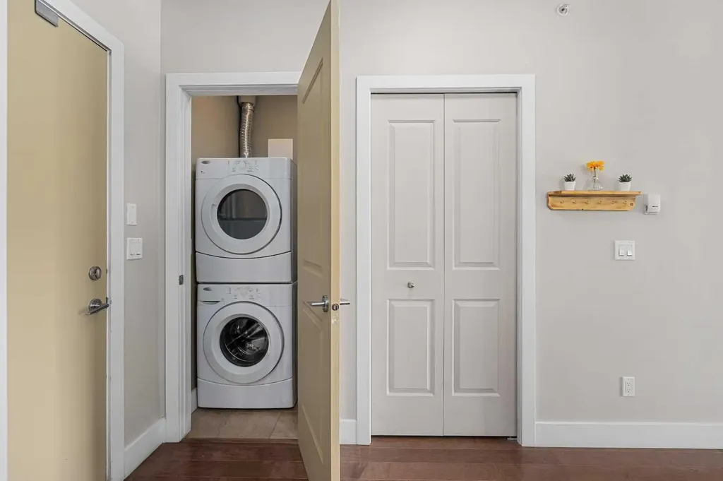 1899 45 Street NW Calgary AB T3B 0B2