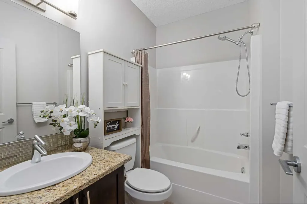 1899 45 Street NW Calgary AB T3B 0B2