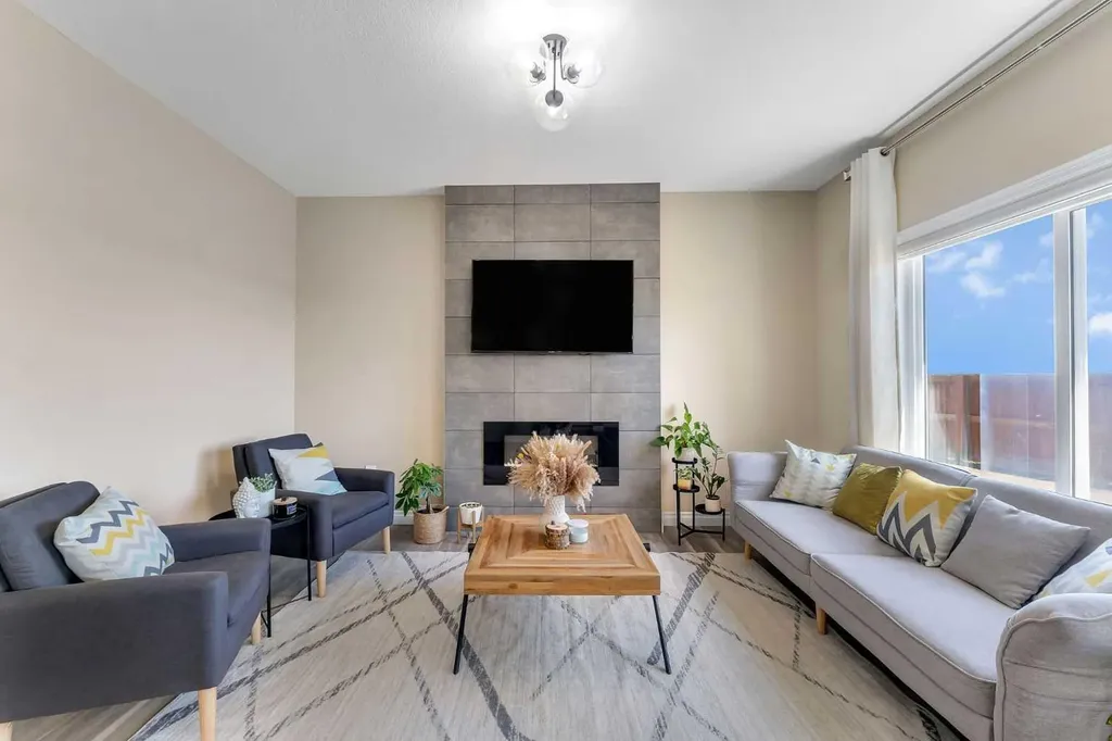 521 Corner Meadows Way NE Calgary AB T3N 2C9