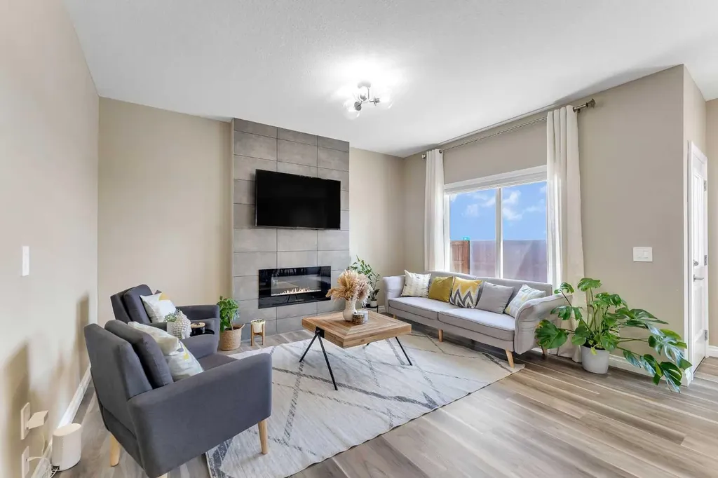 521 Corner Meadows Way NE Calgary AB T3N 2C9