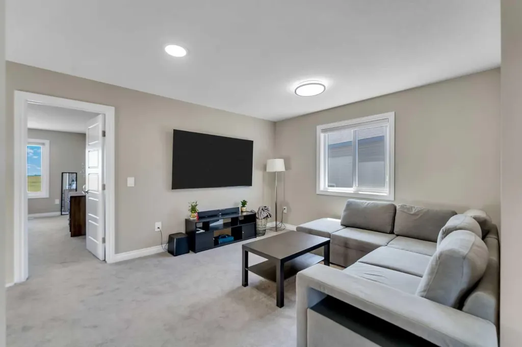 521 Corner Meadows Way NE Calgary AB T3N 2C9
