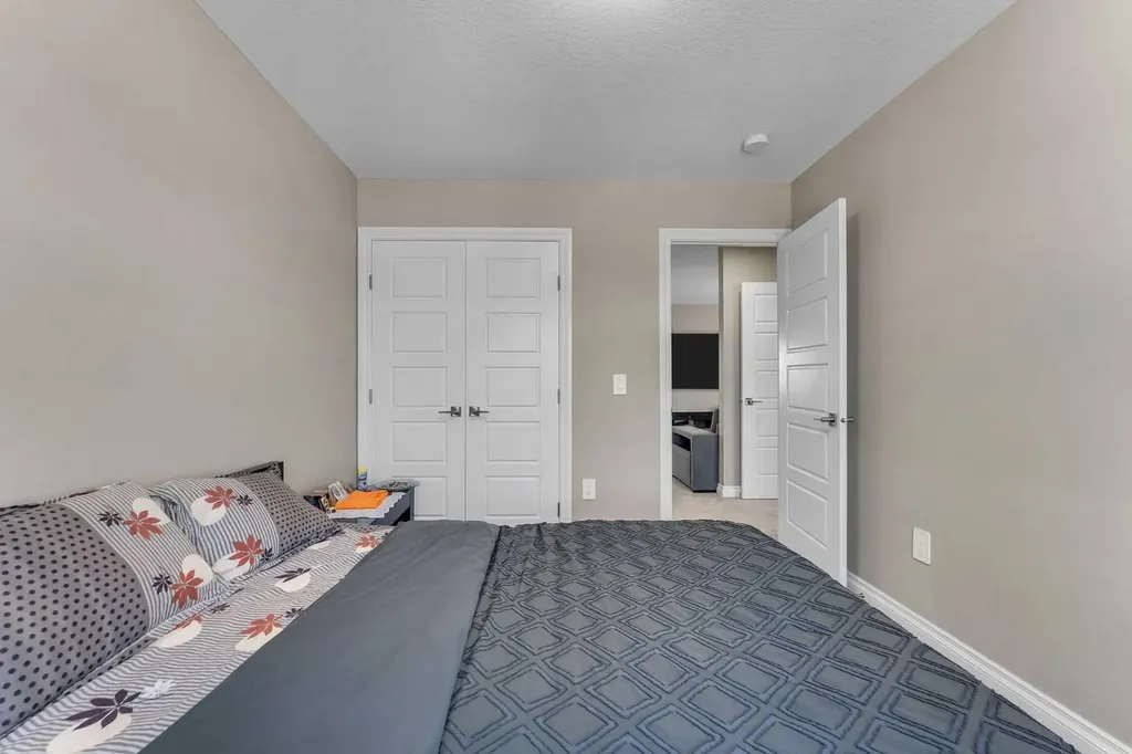 521 Corner Meadows Way NE Calgary AB T3N 2C9