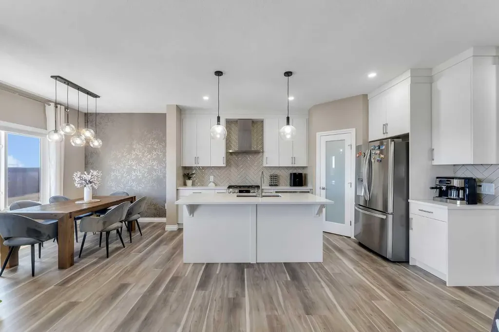 521 Corner Meadows Way NE Calgary AB T3N 2C9
