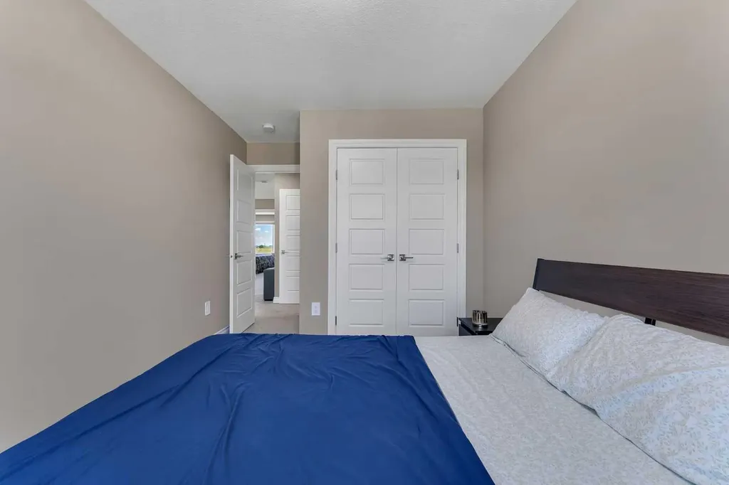 521 Corner Meadows Way NE Calgary AB T3N 2C9