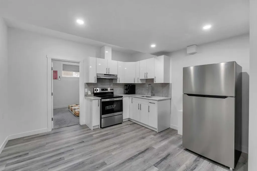 521 Corner Meadows Way NE Calgary AB T3N 2C9
