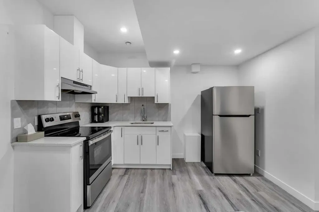 521 Corner Meadows Way NE Calgary AB T3N 2C9