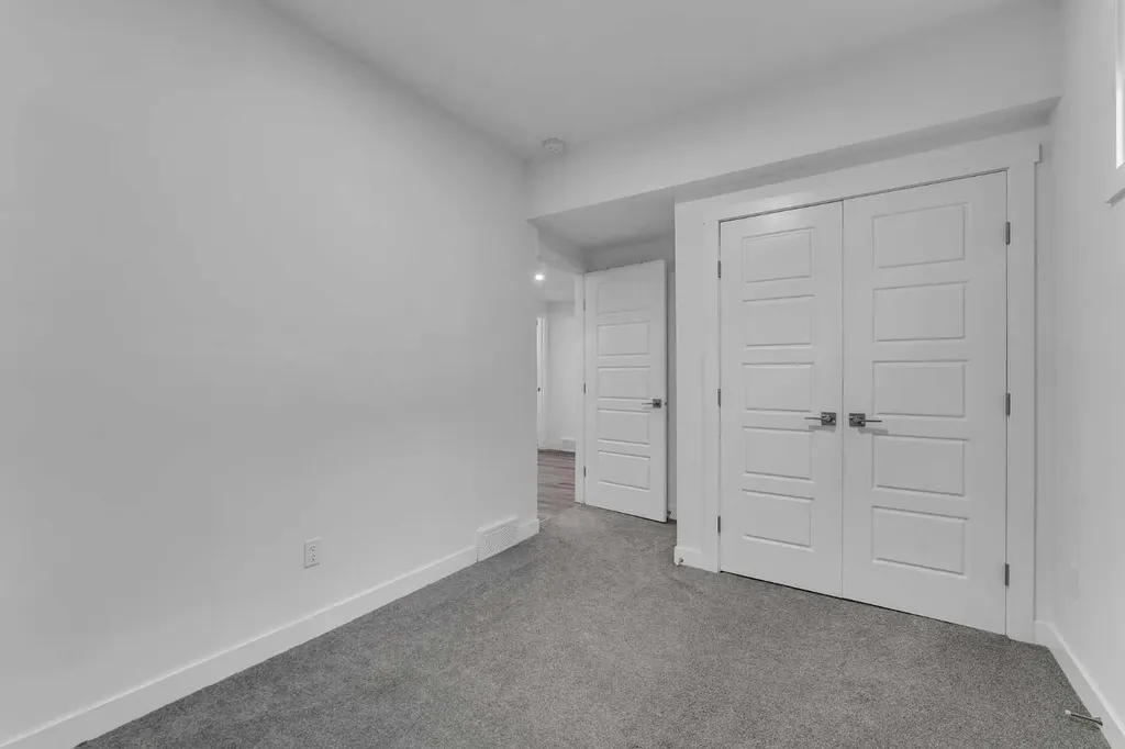 521 Corner Meadows Way NE Calgary AB T3N 2C9