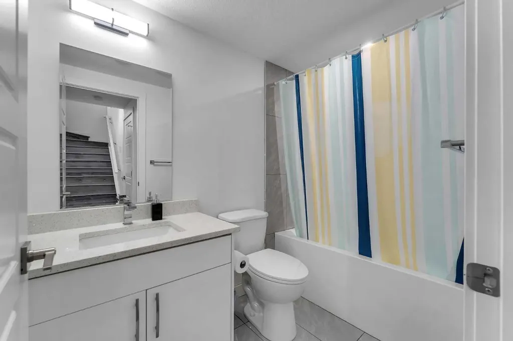 521 Corner Meadows Way NE Calgary AB T3N 2C9