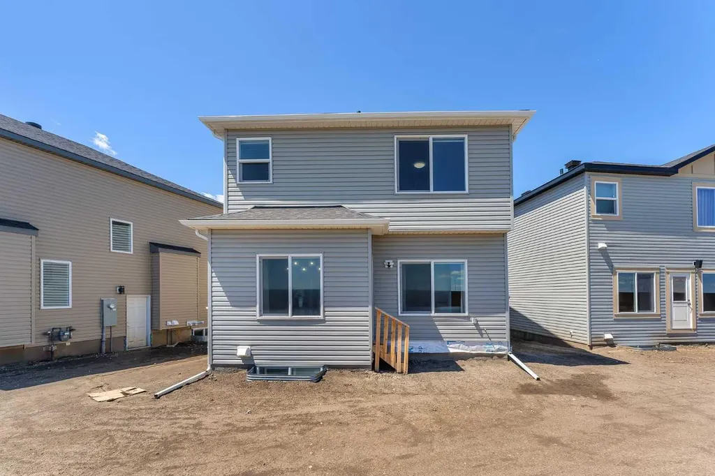 521 Corner Meadows Way NE Calgary AB T3N 2C9